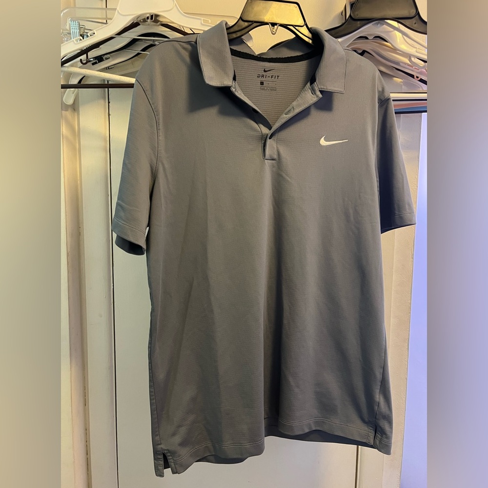 L gray Nike Dri-Fit shirt
